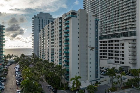 Condo in Hollywood, Florida, 1 bedroom  № 1269070 - photo 29