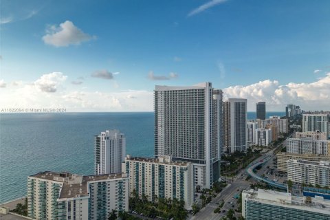 Condo in Hollywood, Florida, 1 bedroom  № 1269070 - photo 26