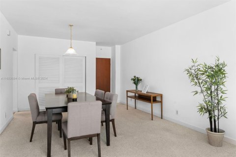 Condo in Hollywood, Florida, 1 bedroom  № 1269070 - photo 4