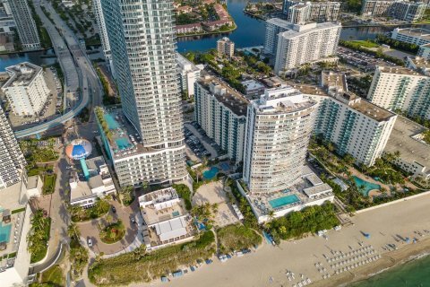 Condo in Hollywood, Florida, 1 bedroom  № 1269070 - photo 23