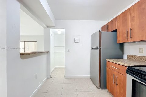 Condo in Lauderhill, Florida, 1 bedroom  № 1269131 - photo 7