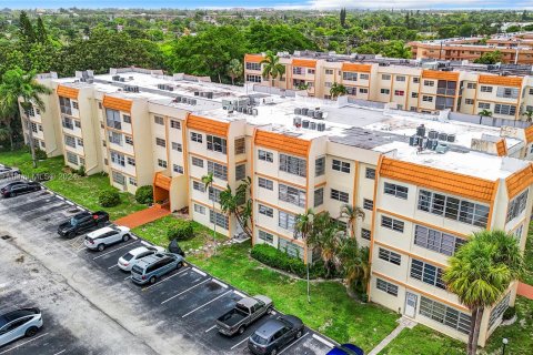 Condo in Lauderhill, Florida, 1 bedroom  № 1269131 - photo 2