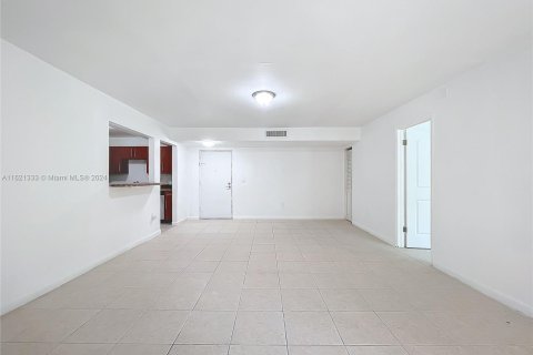 Condo in Lauderhill, Florida, 1 bedroom  № 1269131 - photo 12