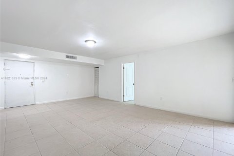 Condo in Lauderhill, Florida, 1 bedroom  № 1269131 - photo 15