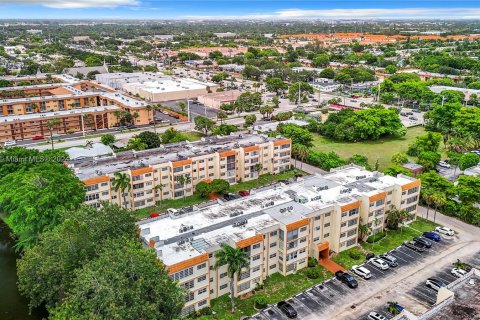 Condominio en venta en Lauderhill, Florida, 1 dormitorio, 65.96 m2 № 1269131 - foto 3