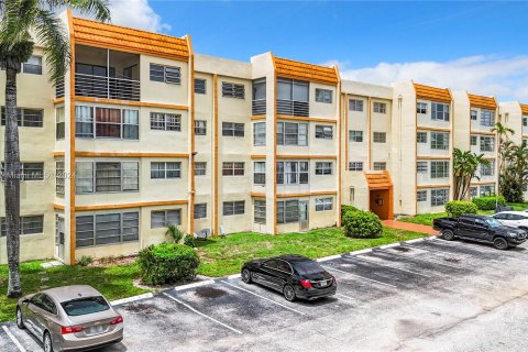 Copropriété à vendre à Lauderhill, Floride: 1 chambre, 65.96 m2 № 1269131 - photo 1