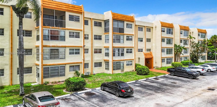 Condo in Lauderhill, Florida, 1 bedroom  № 1269131