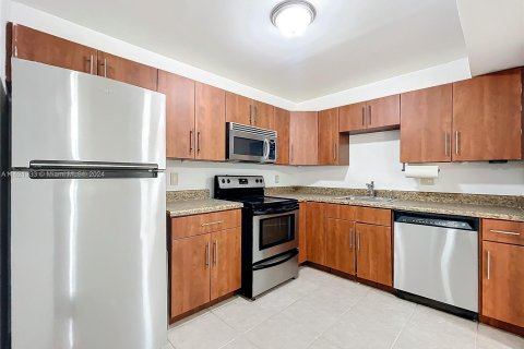 Condo in Lauderhill, Florida, 1 bedroom  № 1269131 - photo 5