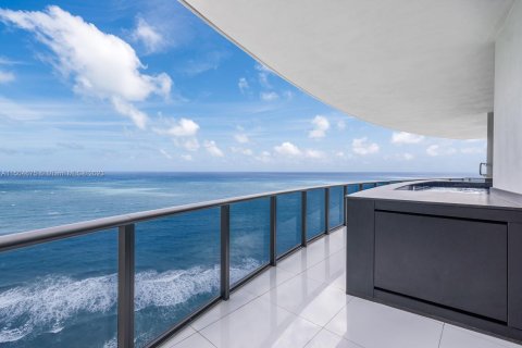 Condo in Sunny Isles Beach, Florida, 3 bedrooms  № 912587 - photo 23