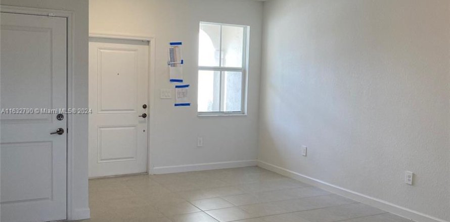 Townhouse in Miami, Florida 3 bedrooms, 133.97 sq.m. № 1293292