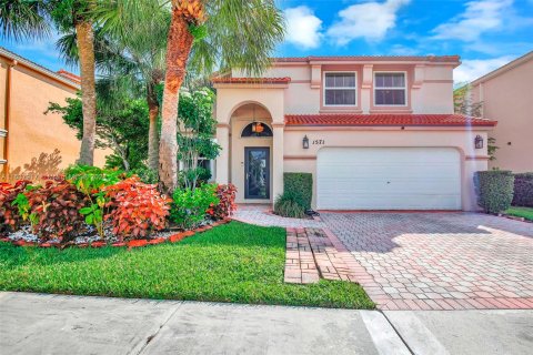 House in Pembroke Pines, Florida 4 bedrooms, 203.36 sq.m. № 1328075 - photo 1