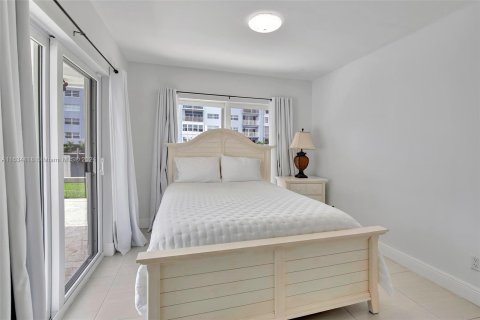 Casa en venta en Fort Lauderdale, Florida, 4 dormitorios, 186.08 m2 № 1305505 - foto 16