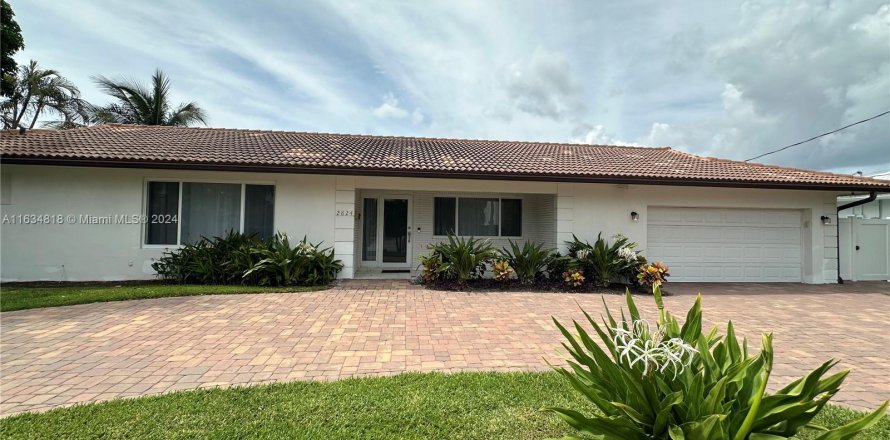 House in Fort Lauderdale, Florida 4 bedrooms, 186.08 sq.m. № 1305505