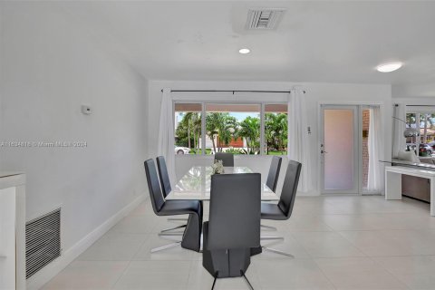 Villa ou maison à vendre à Fort Lauderdale, Floride: 4 chambres, 186.08 m2 № 1305505 - photo 11