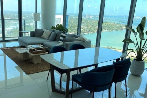 Condo in Miami, Florida, 1 bedroom  № 1173692 - photo 1