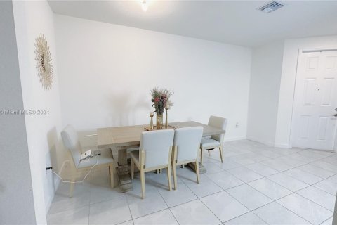 Townhouse in Hialeah, Florida 3 bedrooms, 153.29 sq.m. № 1134715 - photo 16
