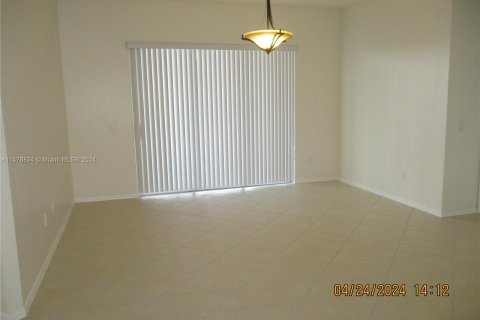 Condominio en venta en Tamarac, Florida, 3 dormitorios, 217.58 m2 № 1145694 - foto 2