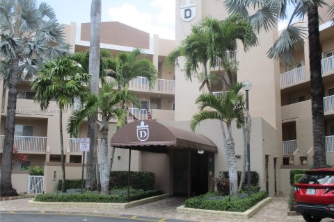 Condominio en venta en Tamarac, Florida, 3 dormitorios, 217.58 m2 № 1145694 - foto 1