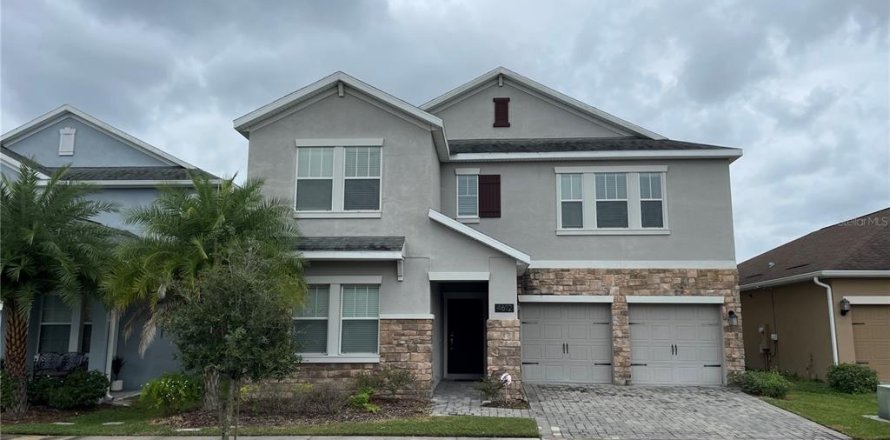 House in STOREY LAKE in Kissimmee, Florida 5 bedrooms, 358.88 sq.m. № 843193