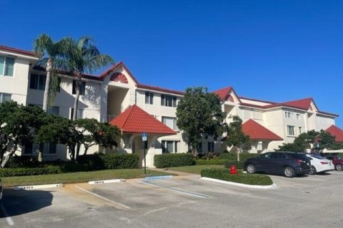 Condo in Hypoluxo, Florida, 2 bedrooms  № 927836 - photo 12