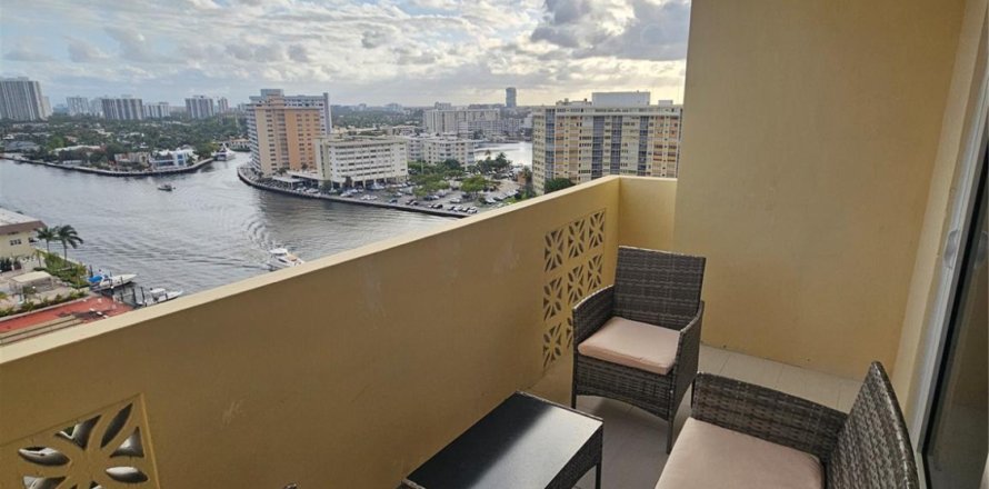 Condominio en Hallandale Beach, Florida, 2 dormitorios  № 1080577