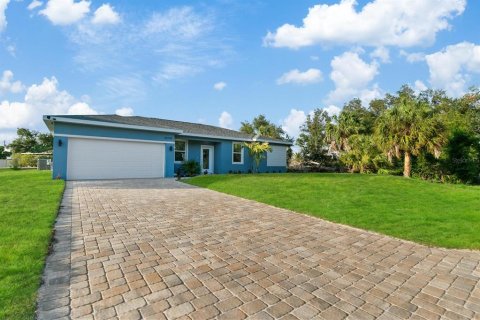 House in Port Charlotte, Florida 4 bedrooms, 151.99 sq.m. № 1366374 - photo 6