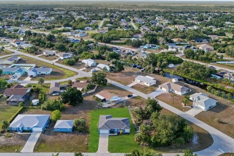 House in Port Charlotte, Florida 4 bedrooms, 151.99 sq.m. № 1366374 - photo 4