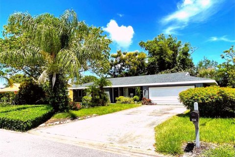 House in Vero Beach, Florida 3 bedrooms, 146.51 sq.m. № 1366372 - photo 1