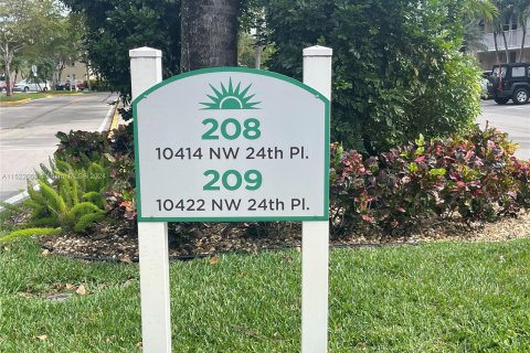 Copropriété à vendre à Sunrise, Floride: 2 chambres, 104.98 m2 № 981183 - photo 2