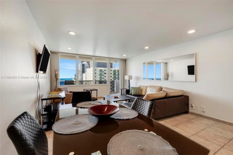 Condominio en alquiler en Hollywood, Florida, 2 dormitorios, 115.94 m2 № 1117063 - foto 10