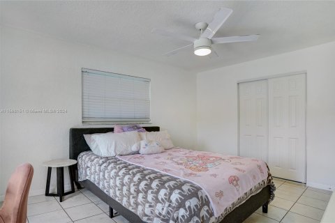 House in Dania Beach, Florida 3 bedrooms, 166.85 sq.m. № 1117067 - photo 15