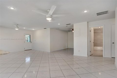 Casa en venta en Dania Beach, Florida, 3 dormitorios, 166.85 m2 № 1117067 - foto 9