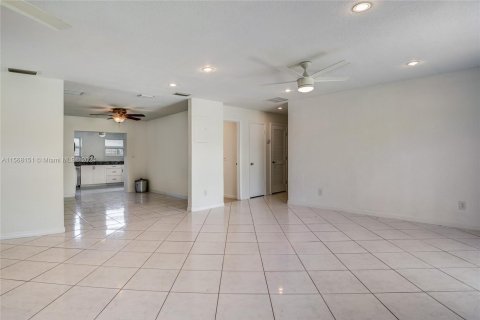 Casa en venta en Dania Beach, Florida, 3 dormitorios, 166.85 m2 № 1117067 - foto 3