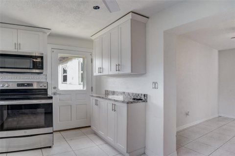 Casa en venta en Dania Beach, Florida, 3 dormitorios, 166.85 m2 № 1117067 - foto 6