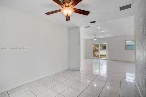Villa ou maison à vendre à Dania Beach, Floride: 3 chambres, 166.85 m2 № 1117067 - photo 8
