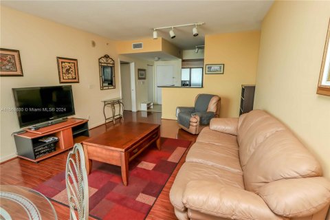 Condominio en venta en Miami, Florida, 1 dormitorio, 78.6 m2 № 1117062 - foto 9