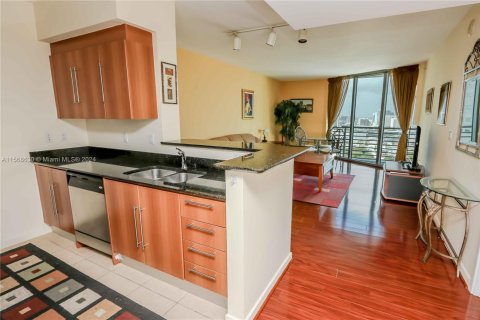 Condominio en venta en Miami, Florida, 1 dormitorio, 78.6 m2 № 1117062 - foto 6