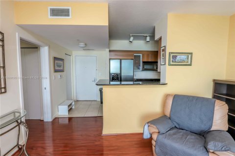 Condominio en venta en Miami, Florida, 1 dormitorio, 78.6 m2 № 1117062 - foto 10