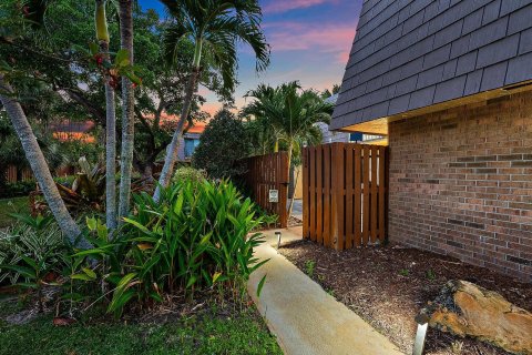Townhouse in Jupiter, Florida 2 bedrooms, 119.66 sq.m. № 1118061 - photo 6