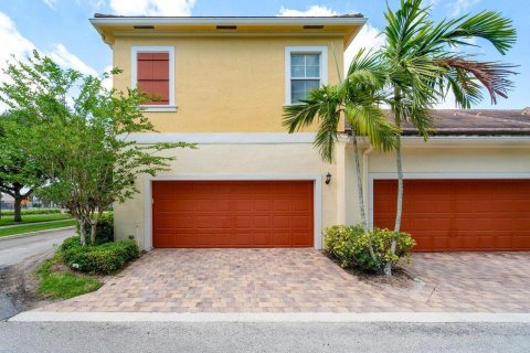 Townhouse in Jupiter, Florida 4 bedrooms, 214.6 sq.m. № 1118059 - photo 12