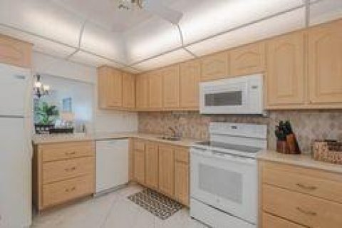 Condo in Lauderdale-by-the-Sea, Florida, 2 bedrooms  № 1229183 - photo 1