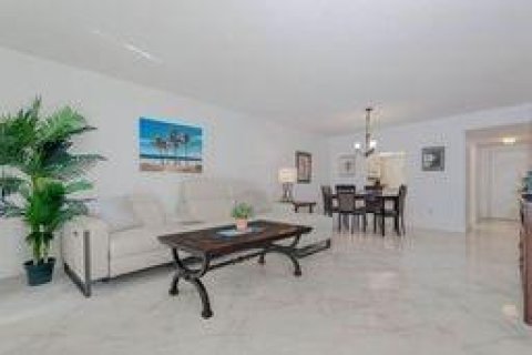 Condo in Lauderdale-by-the-Sea, Florida, 2 bedrooms  № 1229183 - photo 29