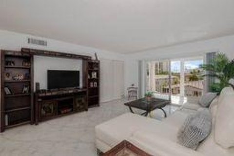 Condo in Lauderdale-by-the-Sea, Florida, 2 bedrooms  № 1229183 - photo 26