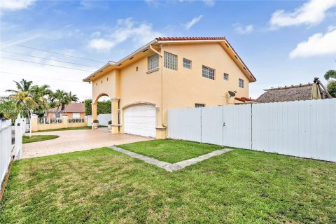 Casa en venta en Miami, Florida, 4 dormitorios, 235.88 m2 № 1386108 - foto 12