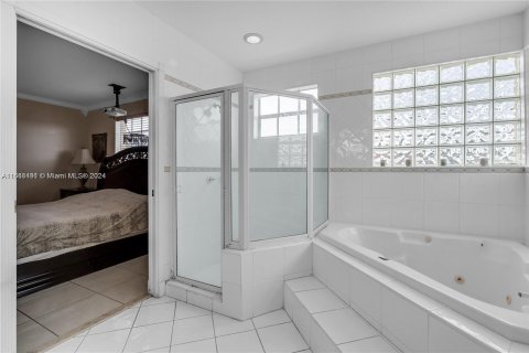 House in Miami, Florida 4 bedrooms, 235.88 sq.m. № 1386108 - photo 29