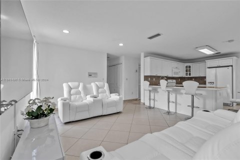 Casa en venta en Miami, Florida, 4 dormitorios, 235.88 m2 № 1386108 - foto 22