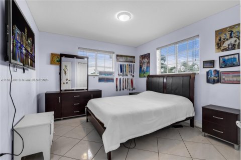 Casa en venta en Miami, Florida, 4 dormitorios, 235.88 m2 № 1386108 - foto 26