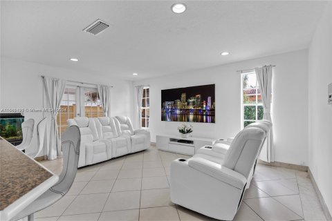 Casa en venta en Miami, Florida, 4 dormitorios, 235.88 m2 № 1386108 - foto 25