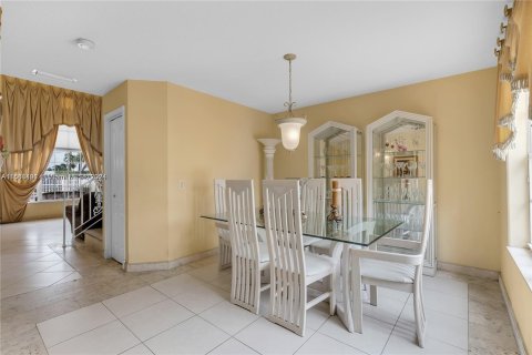 Casa en venta en Miami, Florida, 4 dormitorios, 235.88 m2 № 1386108 - foto 20