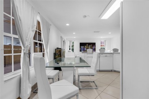 Casa en venta en Miami, Florida, 4 dormitorios, 235.88 m2 № 1386108 - foto 24